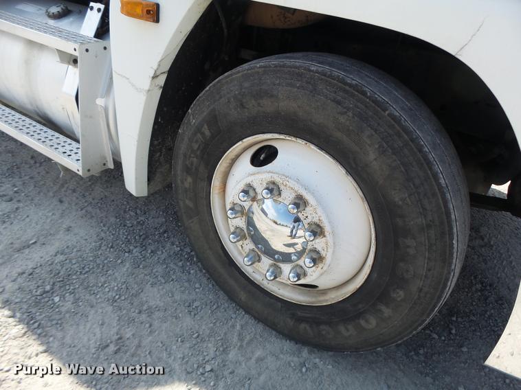 image for item DB1398 1993 Freightliner FLD semi truck