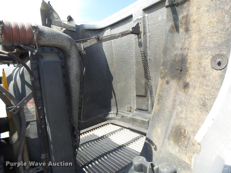 image for item DB1398 1993 Freightliner FLD semi truck