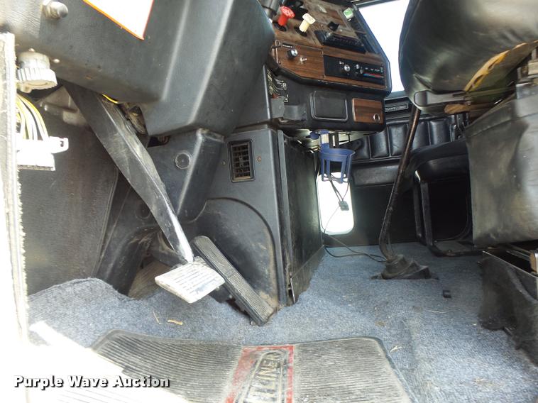 image for item DB1398 1993 Freightliner FLD semi truck