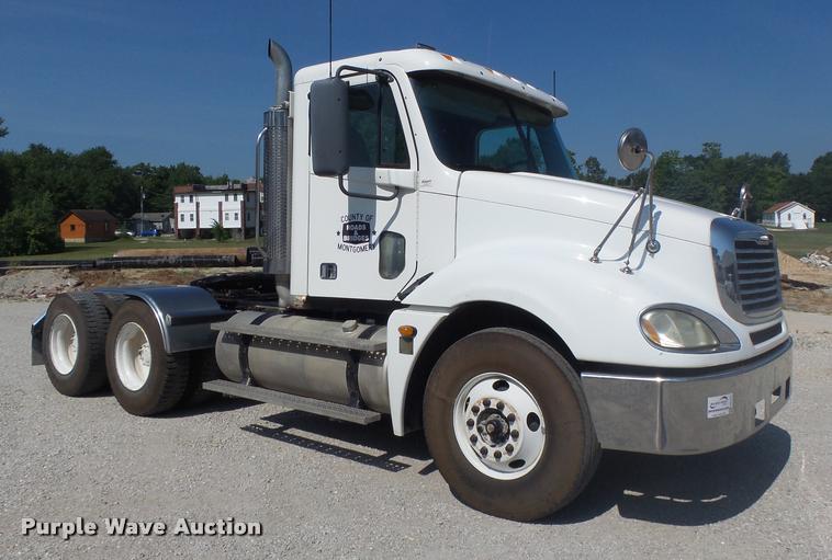 image for item DB1411 2005 Freightliner Columbia semi truck