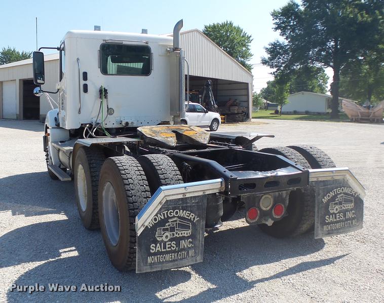 image for item DB1411 2005 Freightliner Columbia semi truck