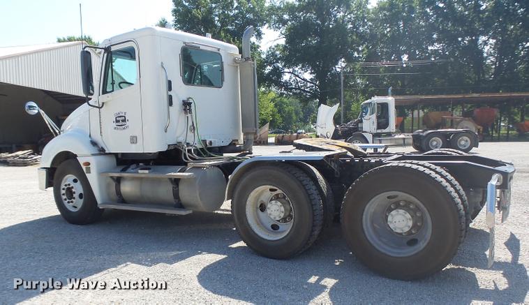 image for item DB1411 2005 Freightliner Columbia semi truck