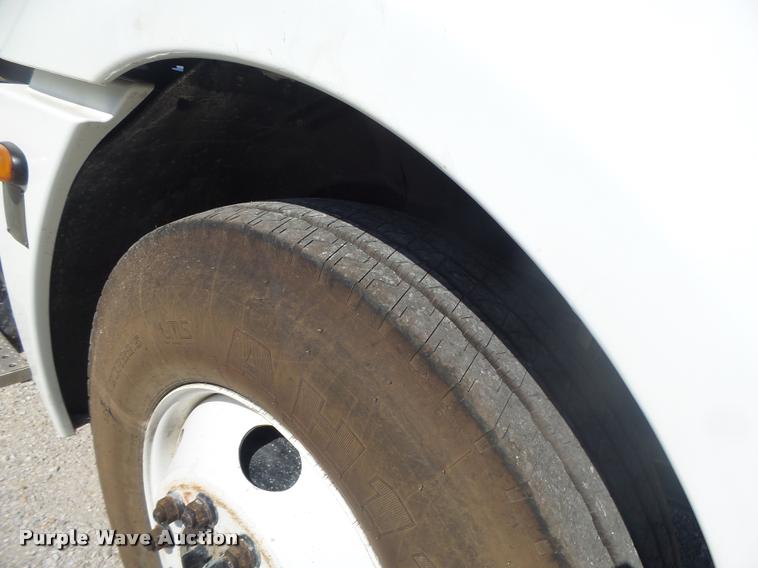 image for item DB1411 2005 Freightliner Columbia semi truck