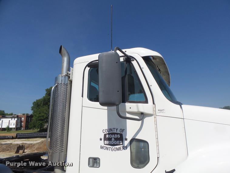 image for item DB1411 2005 Freightliner Columbia semi truck