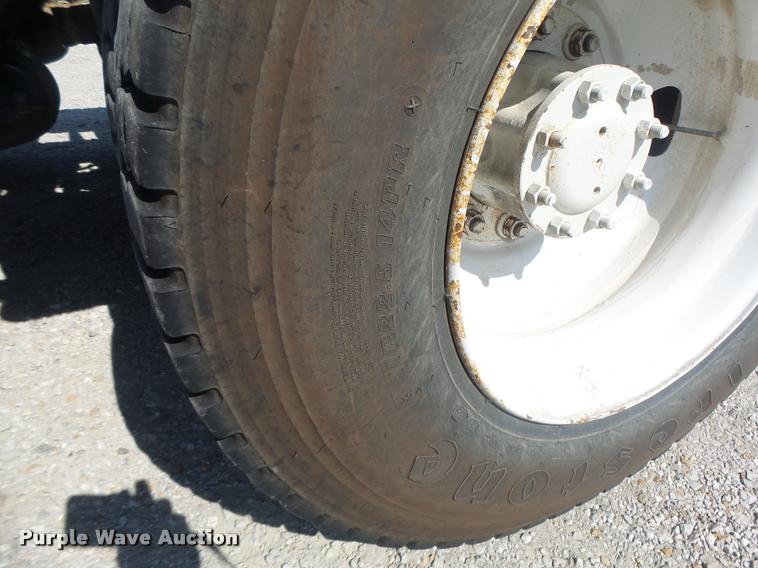 image for item DB1411 2005 Freightliner Columbia semi truck