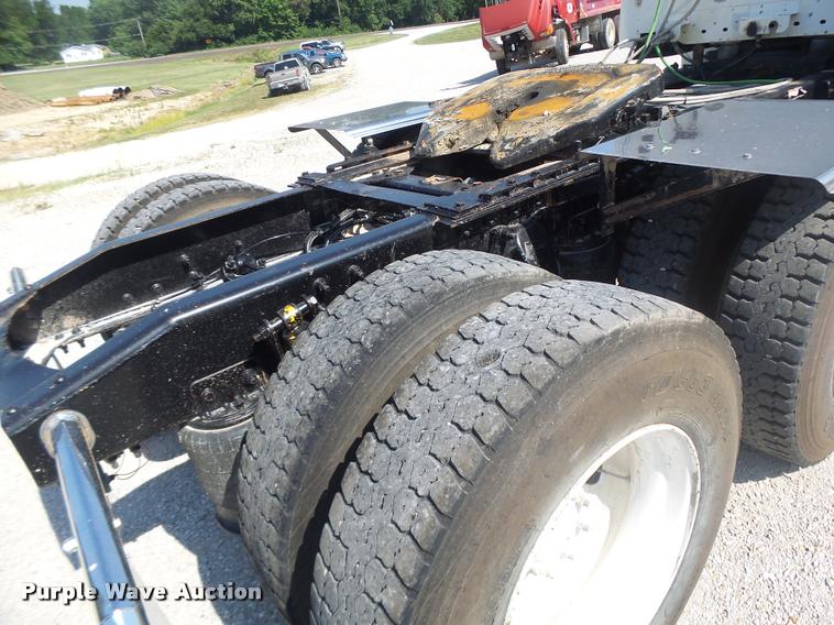 image for item DB1411 2005 Freightliner Columbia semi truck