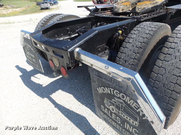 image for item DB1411 2005 Freightliner Columbia semi truck