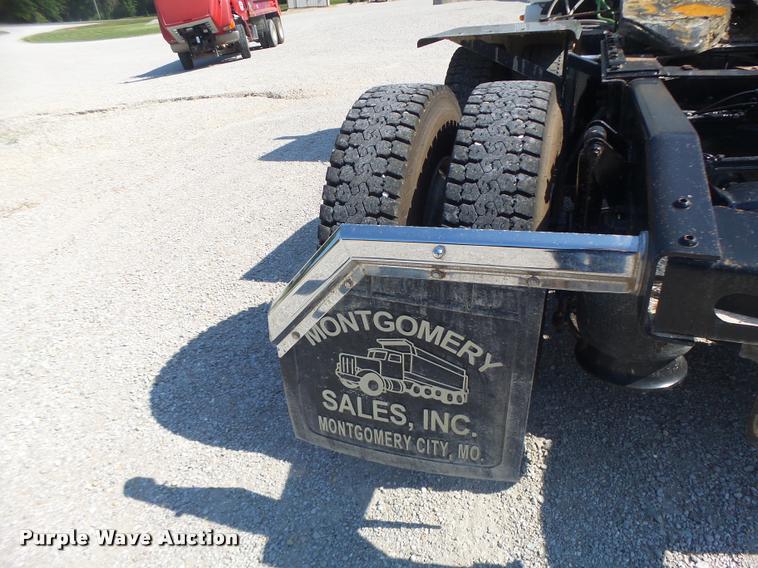 image for item DB1411 2005 Freightliner Columbia semi truck