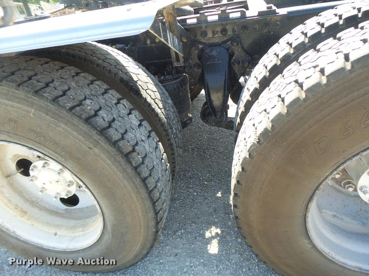 image for item DB1411 2005 Freightliner Columbia semi truck