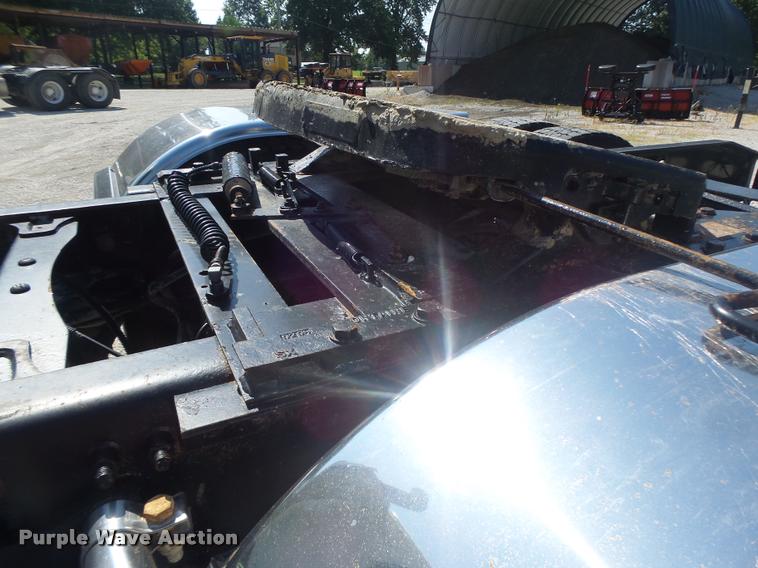 image for item DB1411 2005 Freightliner Columbia semi truck