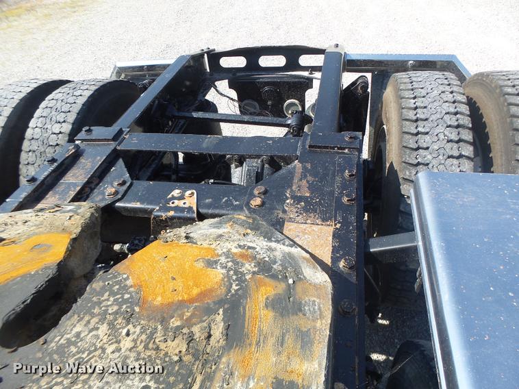 image for item DB1411 2005 Freightliner Columbia semi truck