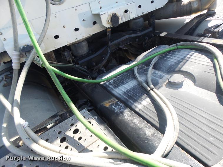 image for item DB1411 2005 Freightliner Columbia semi truck