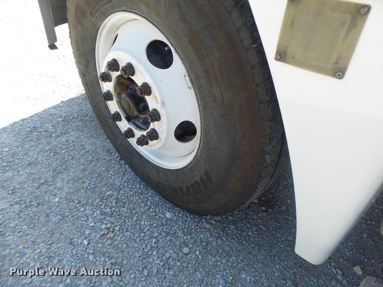 image for item DB1411 2005 Freightliner Columbia semi truck