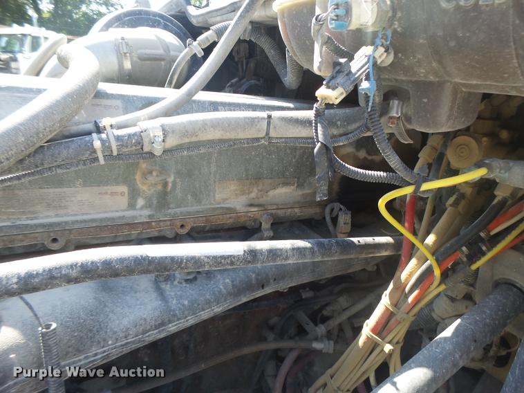 image for item DB1411 2005 Freightliner Columbia semi truck