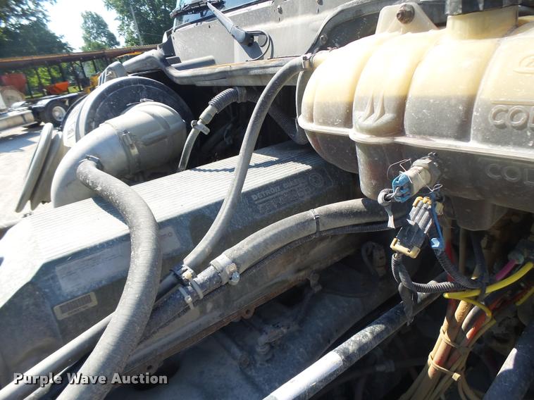 image for item DB1411 2005 Freightliner Columbia semi truck