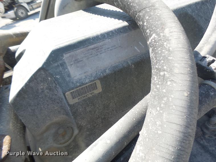 image for item DB1411 2005 Freightliner Columbia semi truck