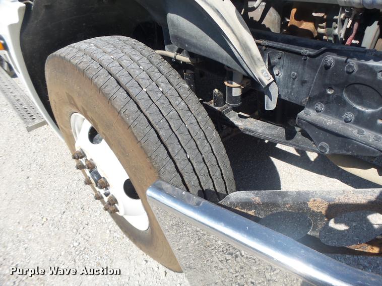 image for item DB1411 2005 Freightliner Columbia semi truck