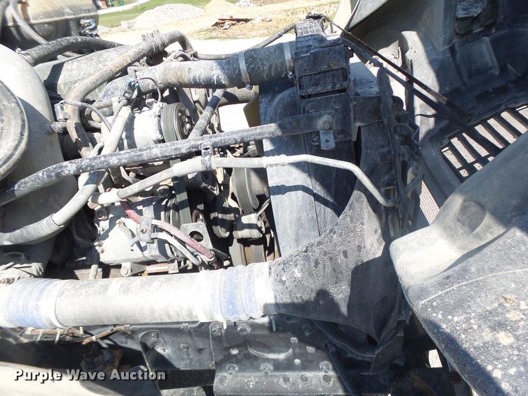 image for item DB1411 2005 Freightliner Columbia semi truck