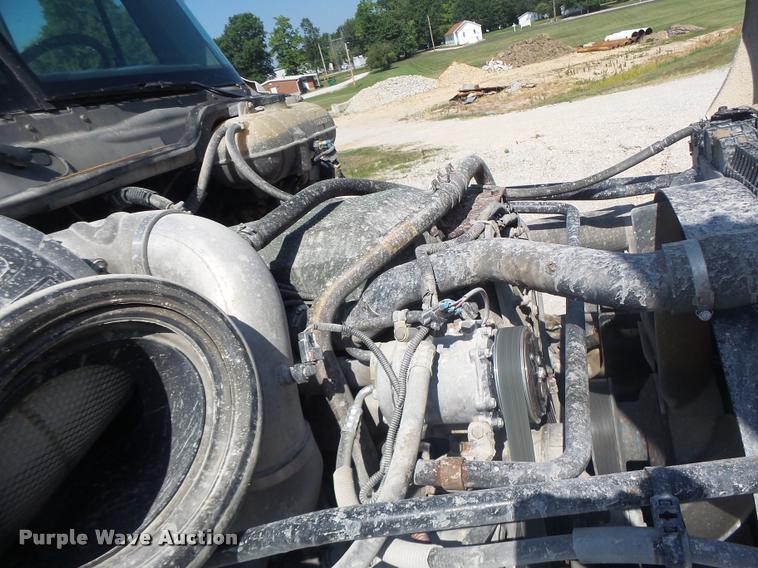 image for item DB1411 2005 Freightliner Columbia semi truck