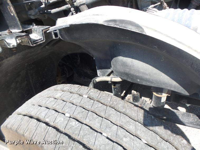 image for item DB1411 2005 Freightliner Columbia semi truck