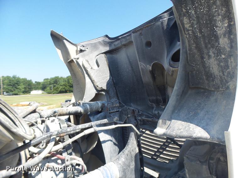 image for item DB1411 2005 Freightliner Columbia semi truck