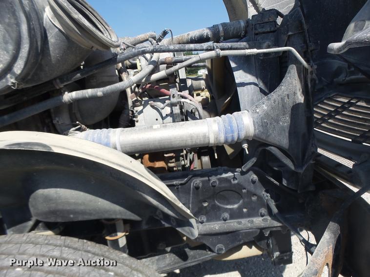 image for item DB1411 2005 Freightliner Columbia semi truck