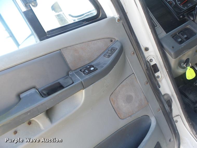 image for item DB1411 2005 Freightliner Columbia semi truck