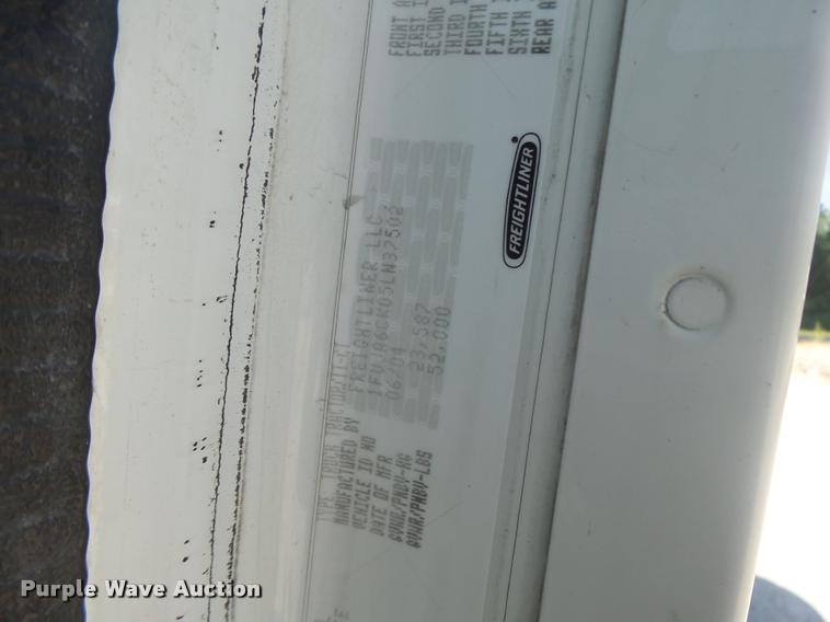 image for item DB1411 2005 Freightliner Columbia semi truck