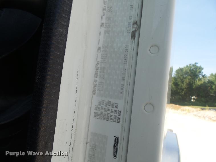 image for item DB1411 2005 Freightliner Columbia semi truck