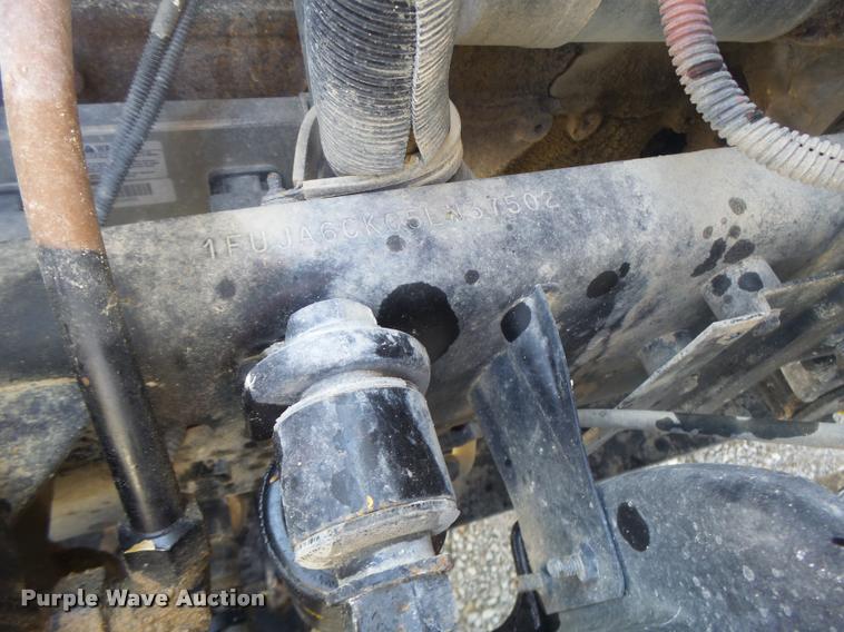 image for item DB1411 2005 Freightliner Columbia semi truck