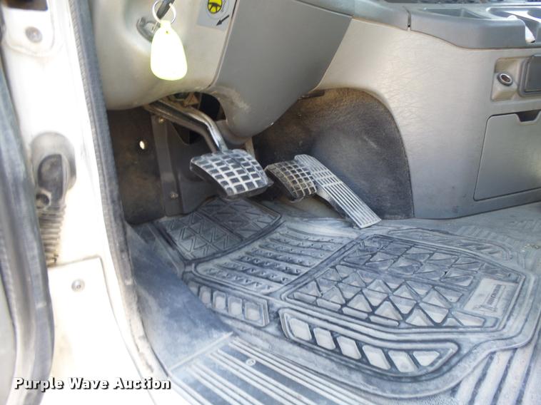 image for item DB1411 2005 Freightliner Columbia semi truck