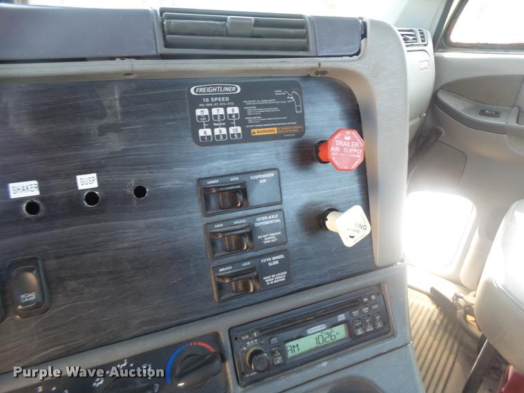 image for item DB1411 2005 Freightliner Columbia semi truck