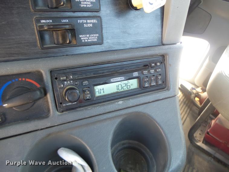 image for item DB1411 2005 Freightliner Columbia semi truck