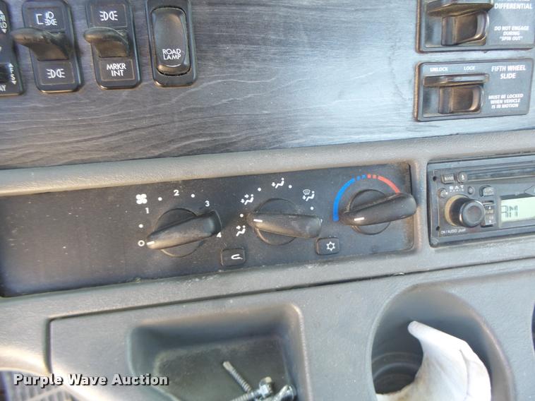 image for item DB1411 2005 Freightliner Columbia semi truck