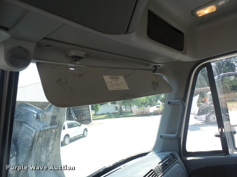 image for item DB1411 2005 Freightliner Columbia semi truck