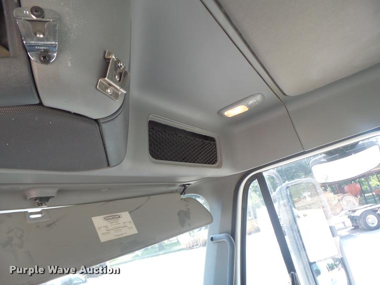 image for item DB1411 2005 Freightliner Columbia semi truck