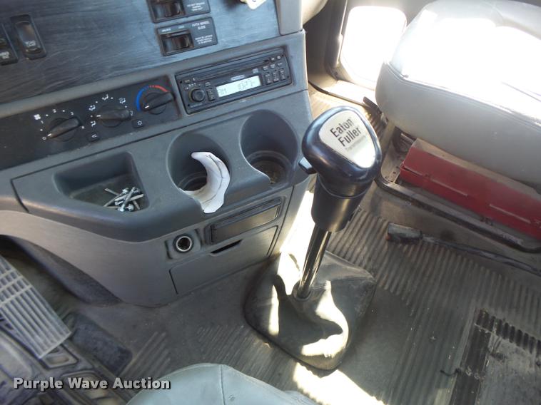 image for item DB1411 2005 Freightliner Columbia semi truck