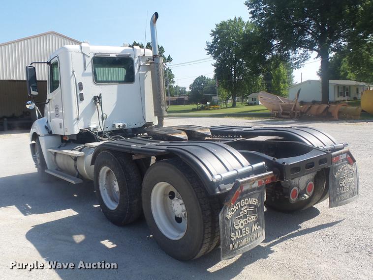 image for item DB1412 2007 Freightliner Columbia semi truck