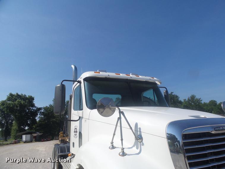 image for item DB1412 2007 Freightliner Columbia semi truck