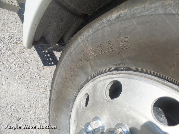 image for item DB1412 2007 Freightliner Columbia semi truck