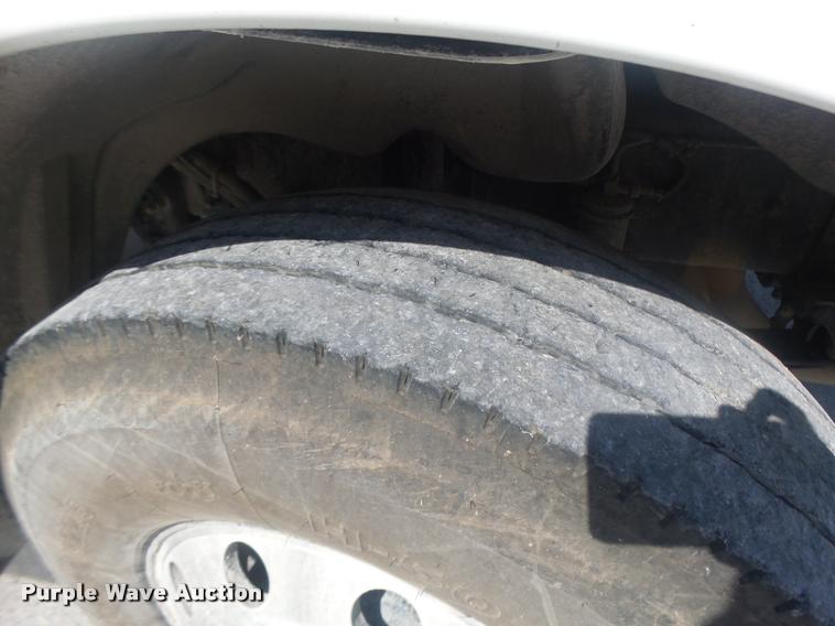 image for item DB1412 2007 Freightliner Columbia semi truck