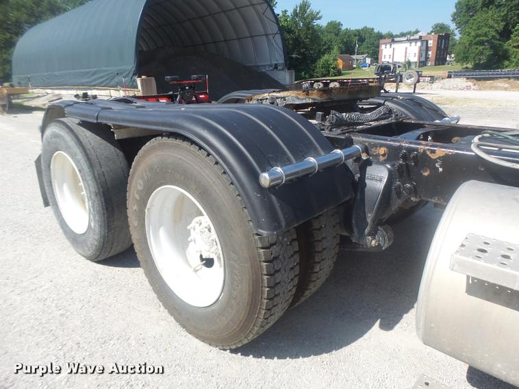 image for item DB1412 2007 Freightliner Columbia semi truck