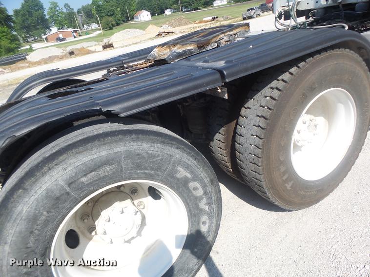 image for item DB1412 2007 Freightliner Columbia semi truck