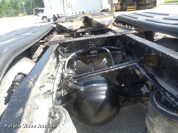 image for item DB1412 2007 Freightliner Columbia semi truck