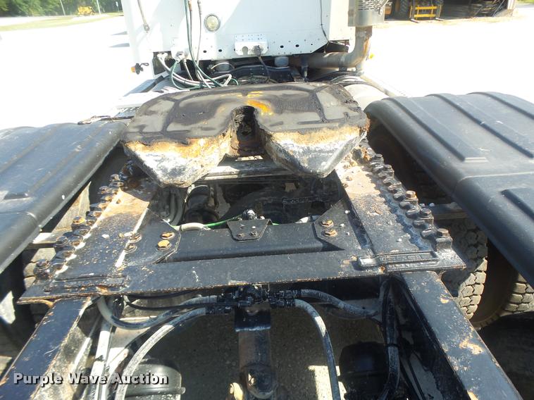 image for item DB1412 2007 Freightliner Columbia semi truck