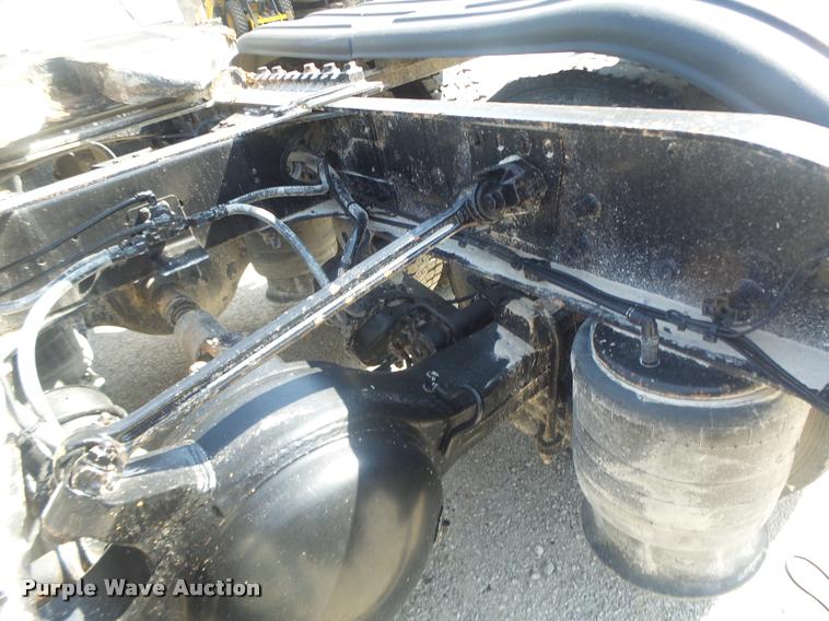 image for item DB1412 2007 Freightliner Columbia semi truck