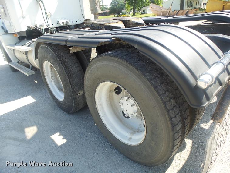 image for item DB1412 2007 Freightliner Columbia semi truck