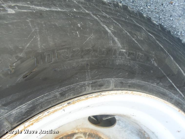 image for item DB1412 2007 Freightliner Columbia semi truck