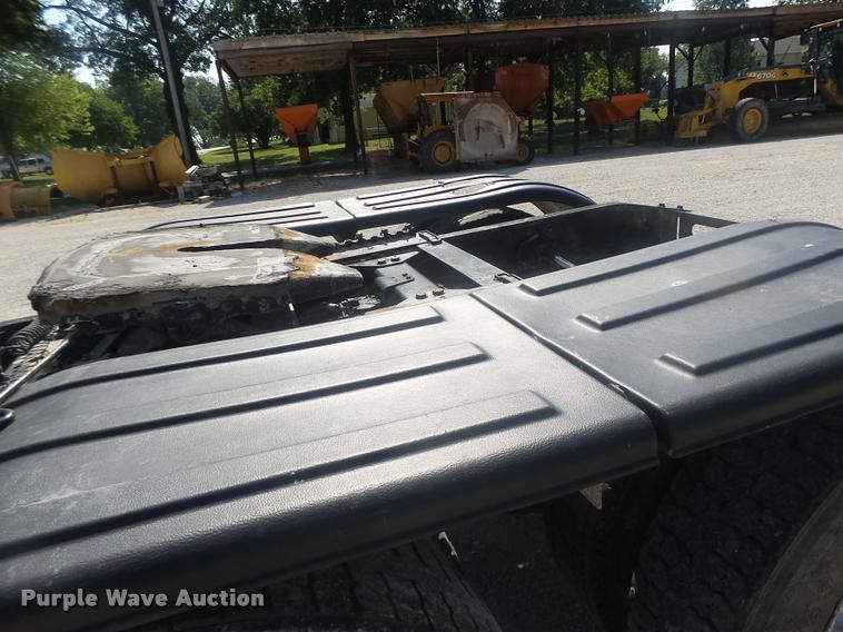 image for item DB1412 2007 Freightliner Columbia semi truck