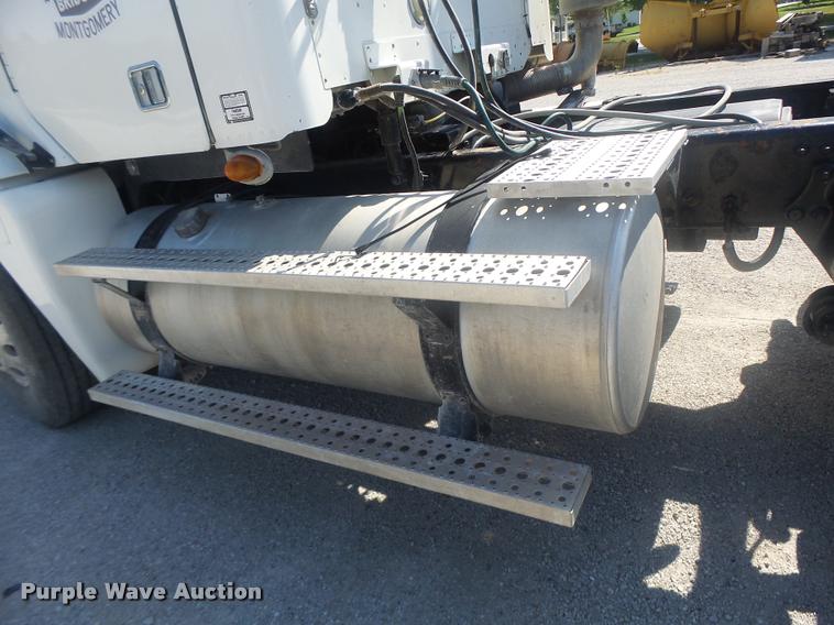 image for item DB1412 2007 Freightliner Columbia semi truck